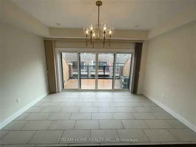 Luxury Townhome in Victoria Square 3 Beds + Den