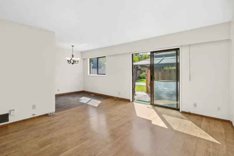 3 Bedroom Townhome in Lynnmour North Vancouver