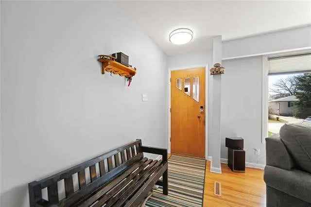 1268 sq ft Bungalow in St Vital - Updated Kitchen - Finished Basement