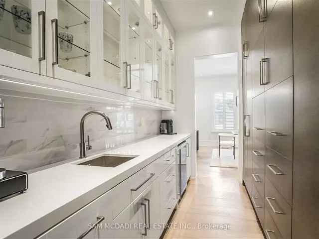 House For Sale in Oakville, Ontario