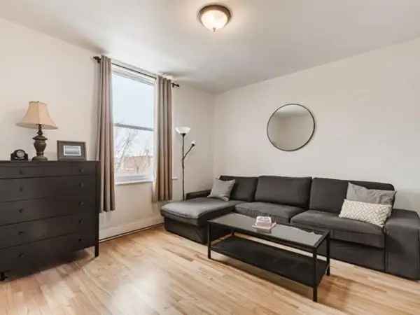 Bright Condo near La Fontaine Park 2 Beds Office