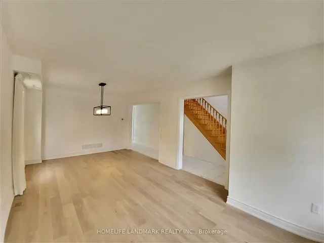 Modern 2600 Sqft Home Hardwood Floors Open Concept Kitchen Family Room