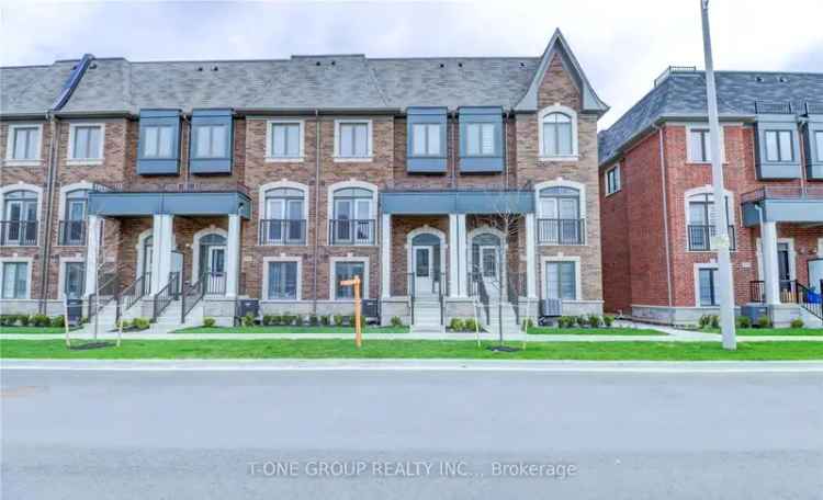 Buy townhouse in Unionville with 5 bedrooms and modern amenities