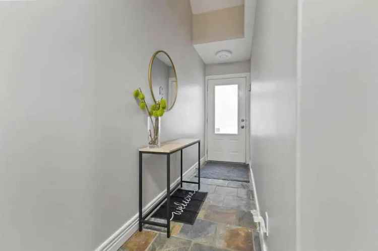 4 Level Split Townhome 1400 Sq Ft 2 Bed 4Pc Bath Single Garage