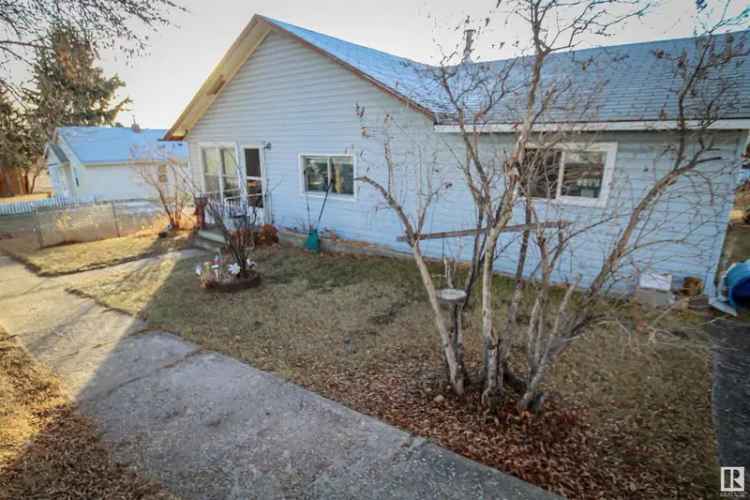 3 Bedroom Bungalow in Myrnam AB with Double Garage and Large Backyard