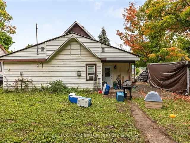 4 Bedroom 2 Bath Home Near Downtown Orillia