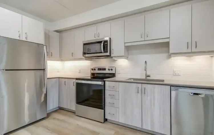 HŌM Westdale Village Rentals: Modern Suites & Amenities