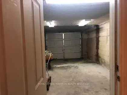 7 Rooms House 171 m² Toronto - 3 Bed 2 Bath - Private Driveway