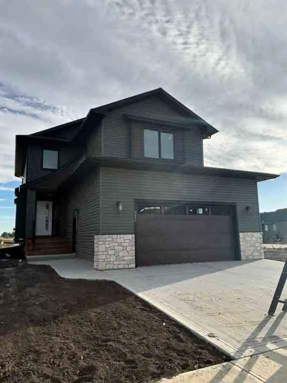 House For Rent in Town of Carstairs, Alberta