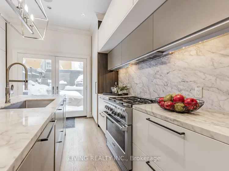 Buy Luxurious House in Toronto Trinity Bellwoods with Modern Features