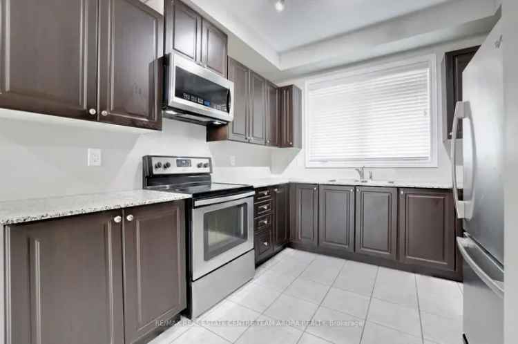 Townhouse For Sale in Brampton, Ontario