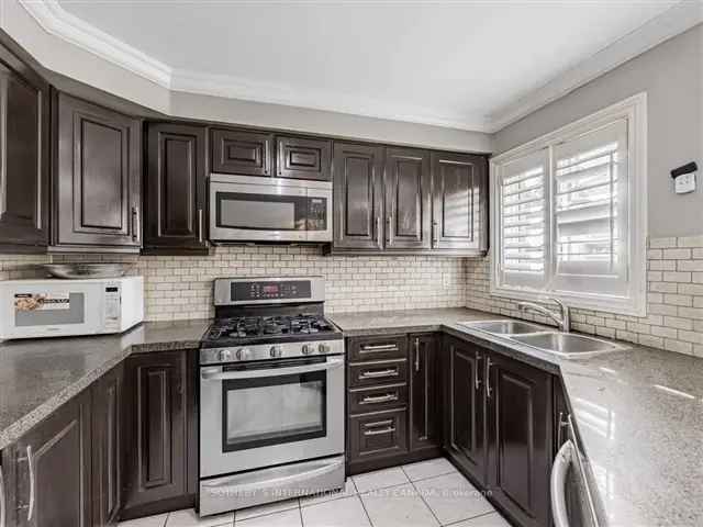 House For Sale in Mississauga, Ontario