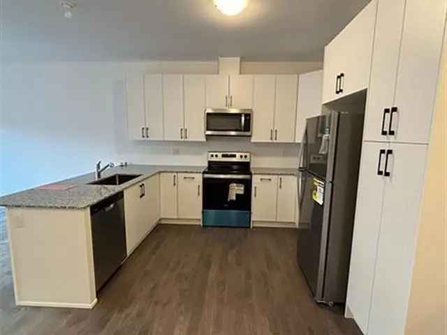 Beautiful End Unit Bungalow Townhome For Lease