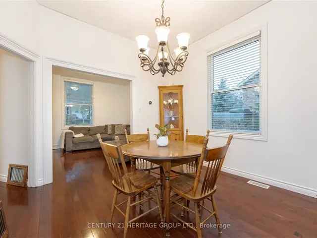 House For Sale in Newmarket, Ontario