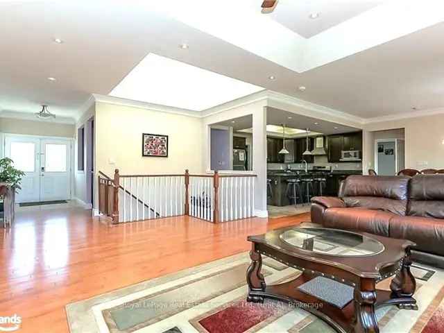 House For Sale in Wasaga Beach, Ontario