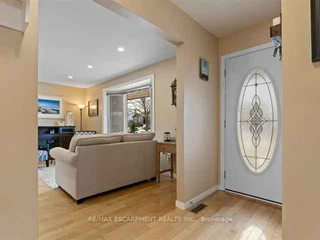 House For Sale in 28, Bal Harbour Drive, Grimsby, Ontario