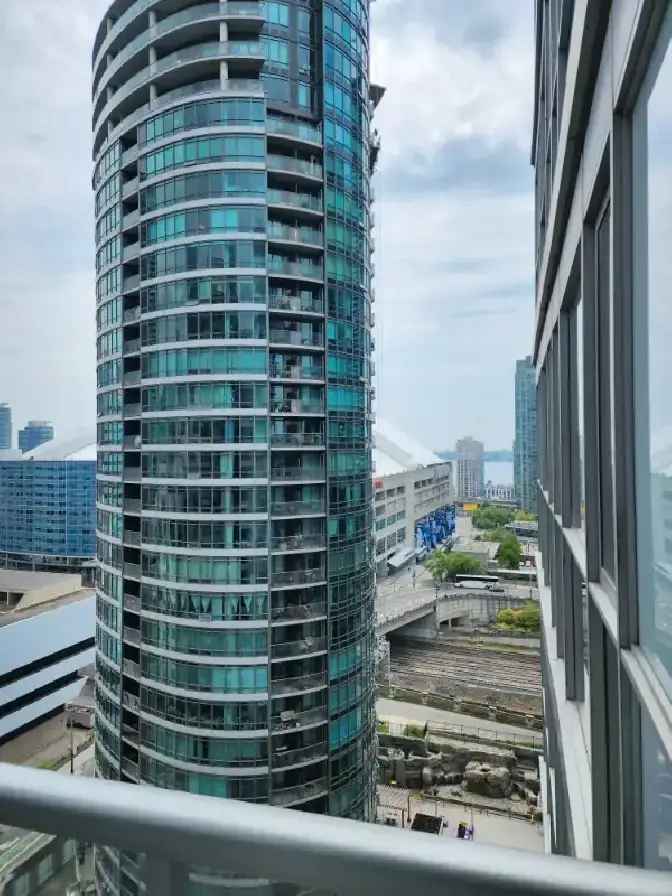 Cozy 1 Bedroom Condo in Toronto Entertainment District