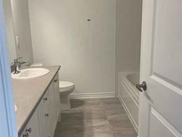 Townhouse For Rent in Pickering, Ontario