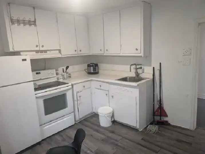 2 Beds 1 Bath ApartmentCA$1,250 / Month