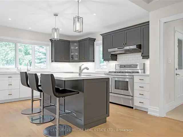 House For Sale in Oakville, Ontario