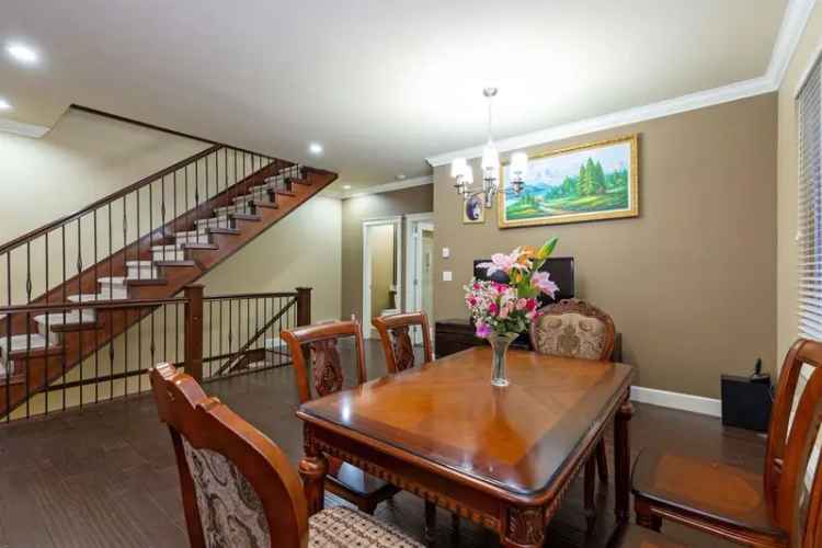 Townhouse For Sale in Delta, British Columbia