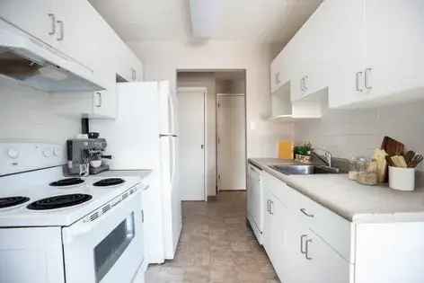 1 Bedroom Apartment 54m² Winnipeg Renovated Near University