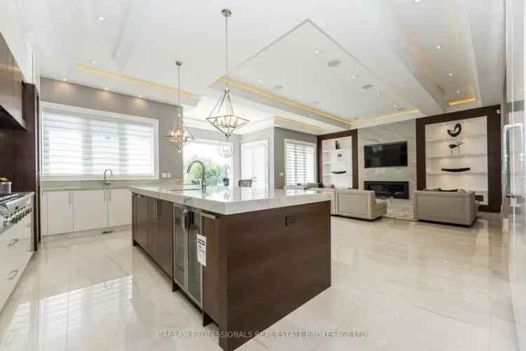 Luxury Transitional Home Near Shopping and Schools