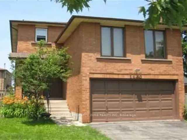 House For Sale in Oakville, Ontario