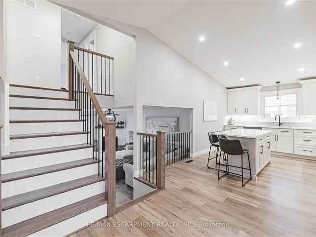 Stunning 4-Bedroom Backsplit in Stoney Creek Mountain