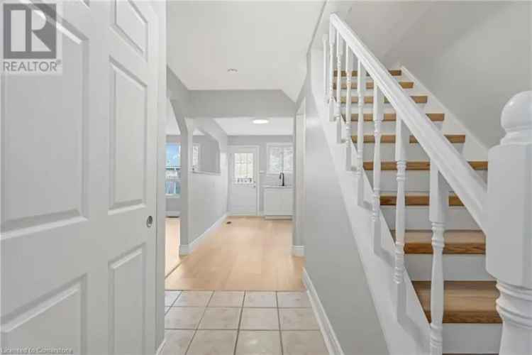 Updated 3 Bed Townhome Hamilton Mountain Family Friendly Complex
