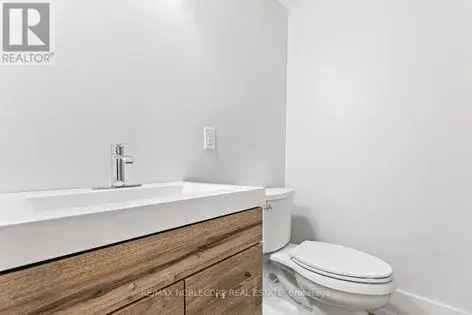 1 Room Apartment in Toronto - Ensuite Bathroom - Available March 1st