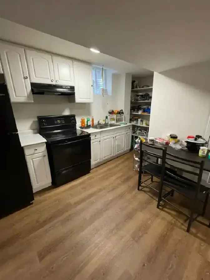Female Shared Room Near Centennial College UTSC