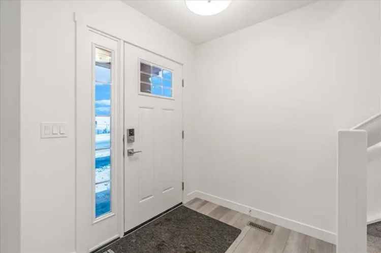 House For Sale in Calgary, Alberta