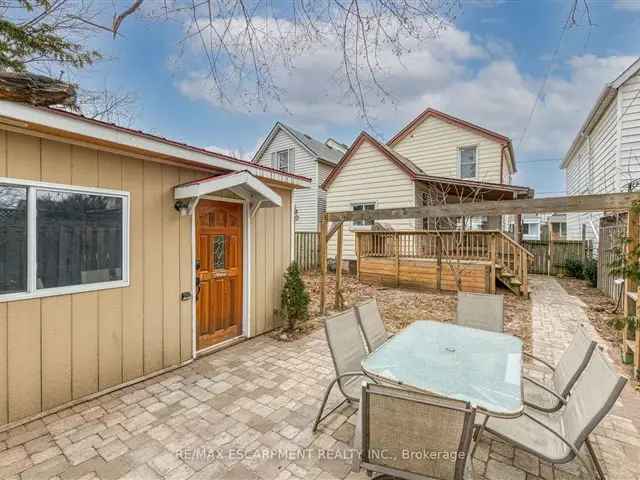 House For Sale in 33, Mayflower Avenue, Hamilton, Ontario