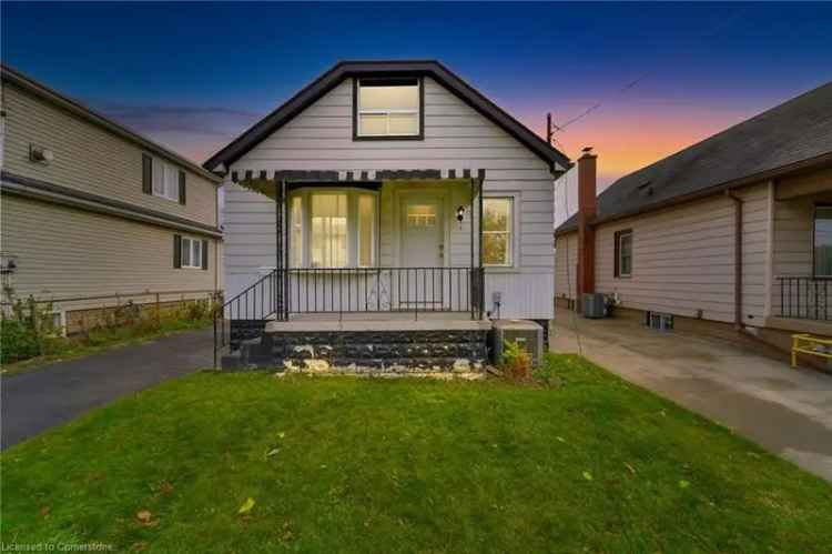 House For Sale in Hamilton, Ontario