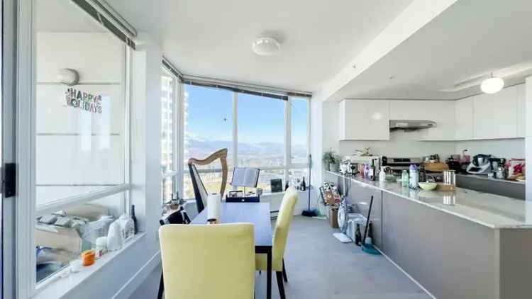 Metrotown 2 Bed 2 Bath Condo - Ocean & Mountain Views