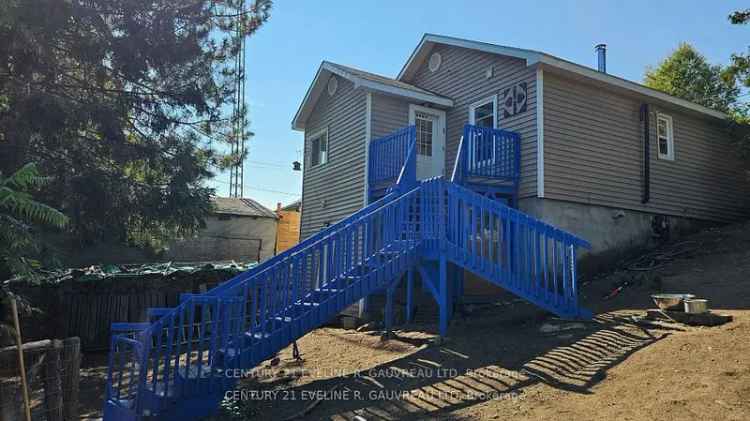 House For Sale in Ontario