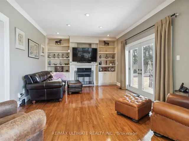 Luxury 4 2 Bedroom Family Home in York Mills Bayview