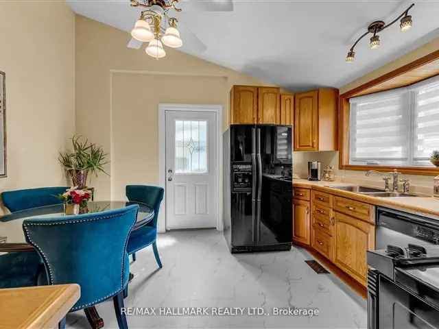 House For Sale in Richmond Hill, Ontario