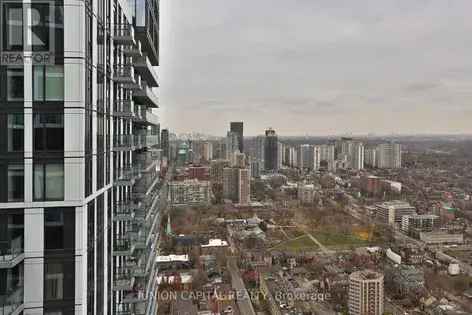 2 rooms apartment of 240 m² in Toronto