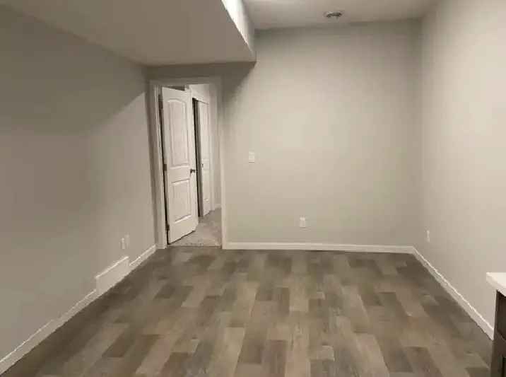 Room for Rent in Sharing for Girl in Clean Two Bedroom Basement