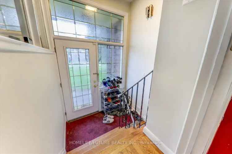 House For Sale in Toronto, Ontario