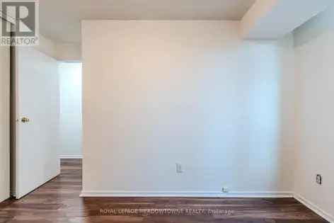 Rent Stylish 2 Rooms Apartment in Downtown Toronto with Balcony