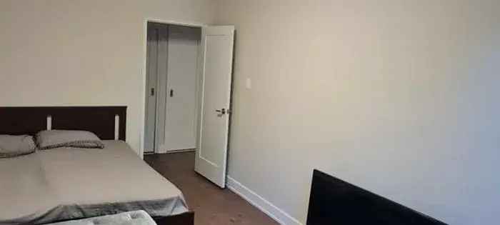 2 rooms apartment of 328 m² in Toronto