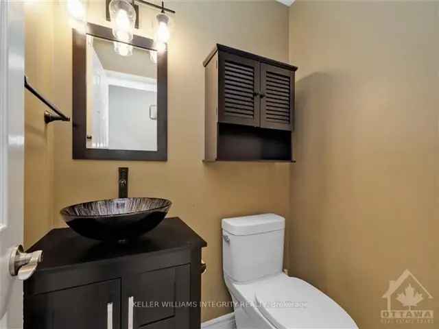 3-Bedroom 2-Bathroom End Unit Condo Townhome Near Park