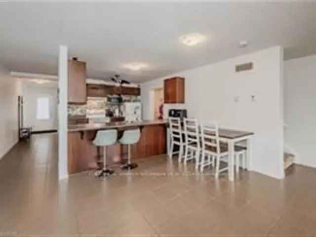 Townhouse For Sale in Guelph, Ontario