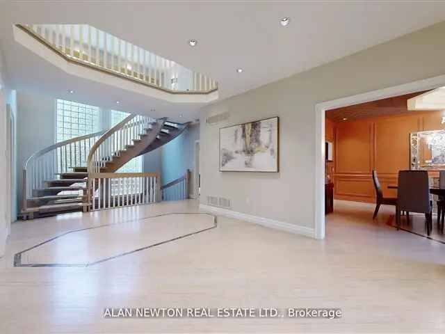 Luxury 7500 Sq Ft Home in Thornhill