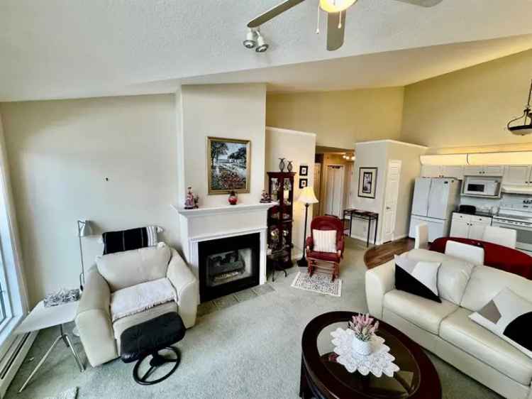 Penthouse Condo in West Hills Shopping District