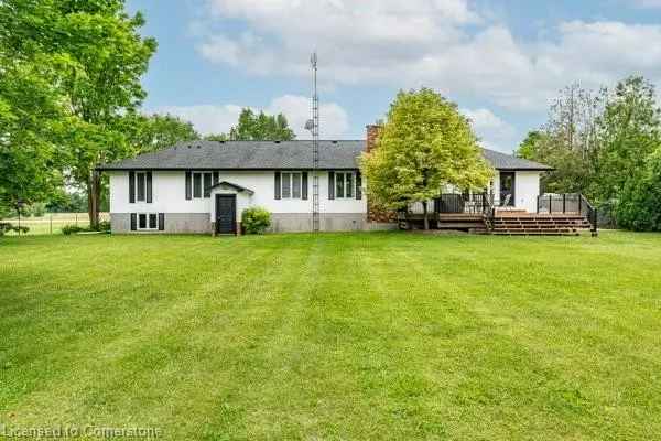 Country Living Bungalow Near Burlington