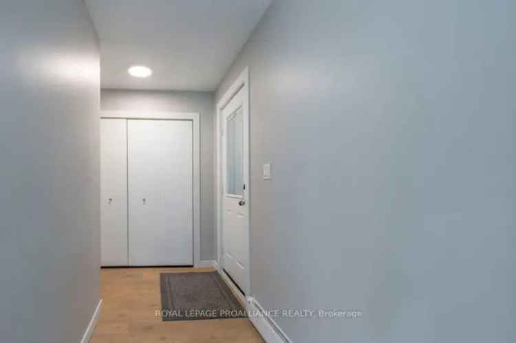 Updated Bungalow Near Amenities Hwy 401